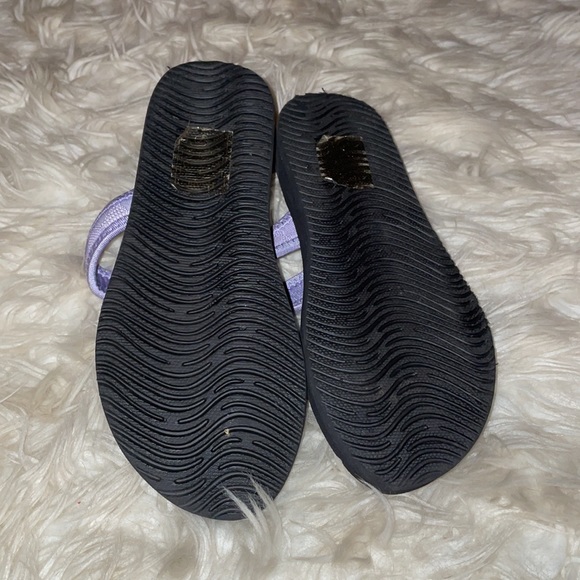 Floopi Criss Cross Sandals - Picture 3 of 4